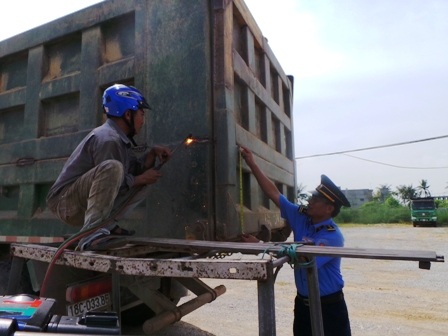 Cá nhân và tổ chức vi phạm phải chịu mọi phí tổn của việc cắt bỏ phần thùng xe cơi nới.