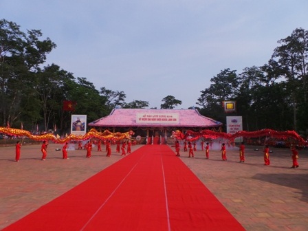 Phần Hội diễn ra với nhiều trò diễn độc đáo.