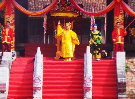 Phần hoạt cảnh tái hiện cảnh Lê Lợi lên ngôi hoàng đế