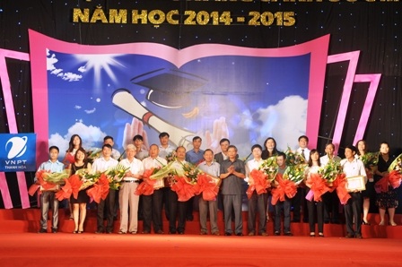 Vinh danh những thủ khoa xứ Thanh - 2 Vinh danh những thủ khoa xứ Thanh