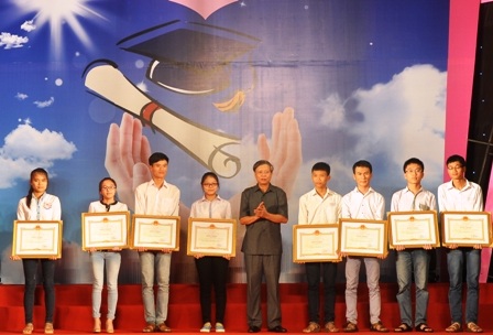 Vinh danh những thủ khoa xứ Thanh - 1 Vinh danh những thủ khoa xứ Thanh