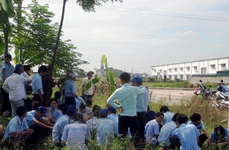 Công nhân công ty Chia Chen ngừng việc đòi quyền lợi.