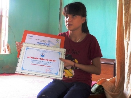 Tuy khó khăn vất vả, nhưng Mai học rất giỏi