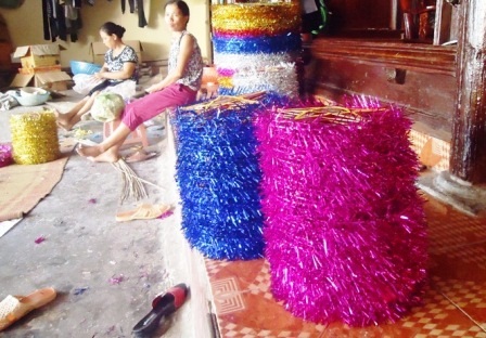 Để làm được một chiếc đèn ông sao phải trải qua nhiều công đoạn.