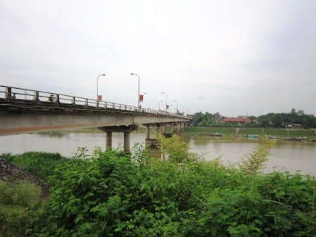  Cầu Vạn Hà nơi chị H. gieo mình xuống sông tự tử.