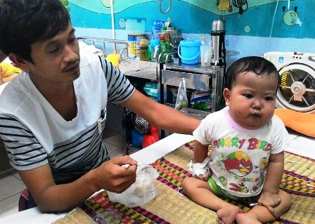 Sau ca phẫu thuật, bé Khánh Linh đã không thể qua khỏi.