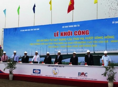 Khởi công xây dựng cầu Thái Hà vượt sông Hồng