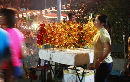 Hối hả đi lễ Rằm tháng giêng - 13