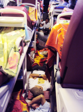 “Hành xác” trên những “chuyến xe bão táp” ngày Tết - 1 “Hành xác” trên những “chuyến xe bão táp” ngày Tết - 1