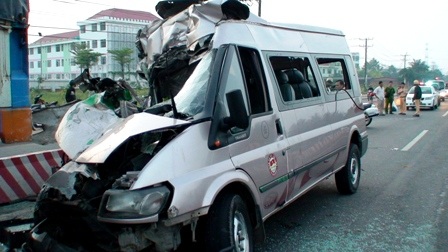 Tai nạn thảm khốc 2 người chết, 13 người trọng thương