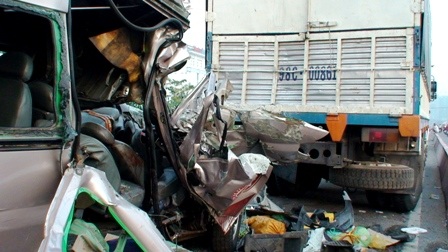 Hình ảnh vụ tai nạn khiến 2 người chết, 13 người bị thương