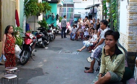 TPHCM: Phát hiện 2 quả bom dưới nền nhà dân 