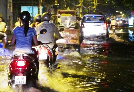 Triều cường dâng cao, lao đao vì nước