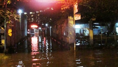 Triều cường dâng cao, lao đao vì nước