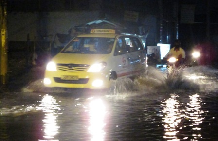 Triều cường dâng cao, lao đao vì nước