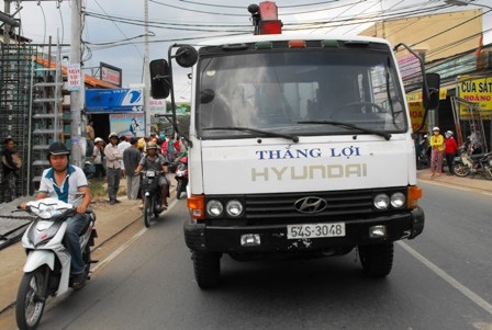Một thanh niên bị xe tải cán chết