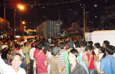 Va chạm với container, 2 người thương vong - 2