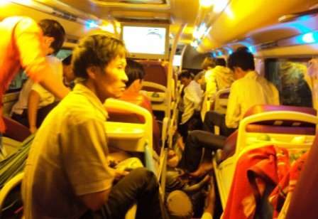 “Hành xác” trên những “chuyến xe bão táp” ngày Tết - 2 “Hành xác” trên những “chuyến xe bão táp” ngày Tết - 2