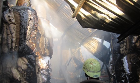 Cháy lớn tại xưởng sản xuất bao bì - 2