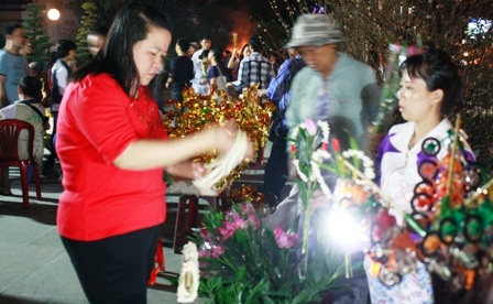 Hối hả đi lễ Rằm tháng giêng - 11