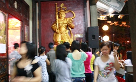 Hối hả đi lễ Rằm tháng giêng - 5