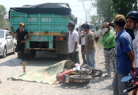 Đi thăm cháu, cụ bà bị xe container cán chết