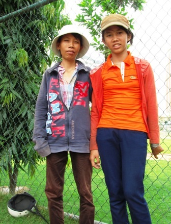 Lật tẩy “màn kịch” mấy mẹ con ngất xỉu, đói rách trên phố - 1