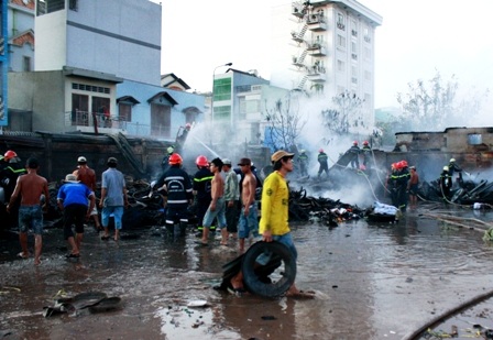 Hỏa hoạn lớn, hàng trăm người di tản khẩn cấp