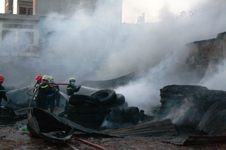 Hỏa hoạn lớn, hàng trăm người di tản khẩn cấp