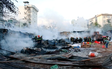 Hỏa hoạn lớn, hàng trăm người di tản khẩn cấp