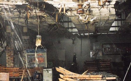 Lửa bùng phát trong quán ăn sân vườn - 2