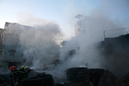 Hỏa hoạn lớn, hàng trăm người di tản khẩn cấp