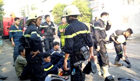 Cháy lớn tại xưởng sản xuất bao bì - 6