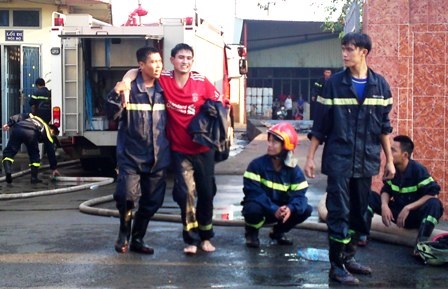 Cháy lớn tại xưởng sản xuất bao bì - 7