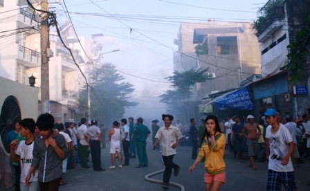 Hỏa hoạn lớn, hàng trăm người di tản khẩn cấp