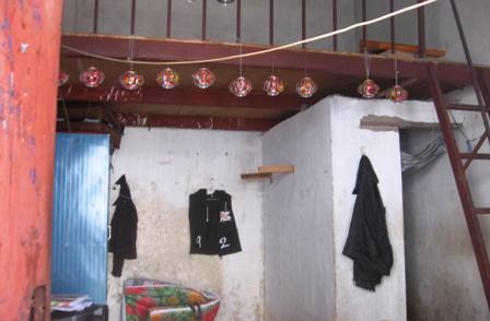 Hai người chết trong tư thế treo cổ bên bức thư tuyệt mệnh