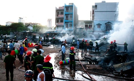 Hỏa hoạn lớn, hàng trăm người di tản khẩn cấp