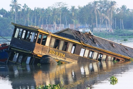 Vụ lật tàu Dìn Ký: Lái tàu chưa có bằng - 1