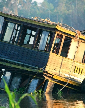 Khám nghiệm tàu Dìn Ký truy tìm nguyên nhân vụ tai nạn - 2