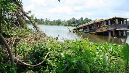 Tàu Dìn Ký lại đang chìm - 4