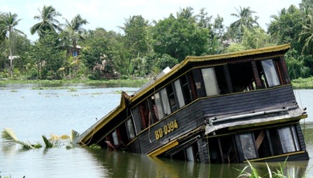 Tàu Dìn Ký lại đang chìm - 2