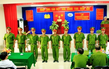 Khoảnh khắc sinh tử của lính cứu hộ vụ lật tàu Dìn Ký - 4