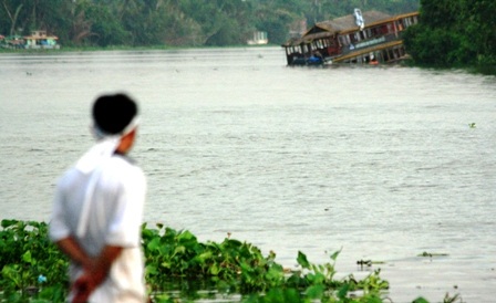 Kiệt sức vẫn tìm con - 2