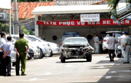 Chiếc ôtô “điên” trong vụ đâm liên hoàn không bị kẹt chân ga - 2 Chiếc ôtô “điên” trong vụ đâm liên hoàn không bị kẹt chân ga - 2