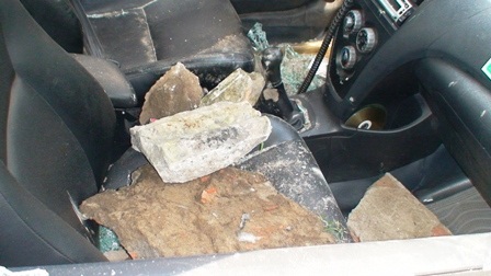 Tài xế taxi bị côn đồ truy sát trên phố - 2