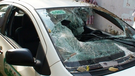 Tài xế taxi bị côn đồ truy sát trên phố - 1