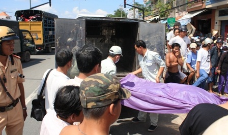 Xe tải “đại náo” kinh hoàng trên phố, 3 người thương vong - 9