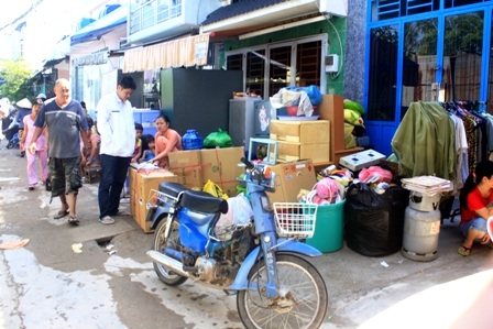 Hỗ trợ khẩn cấp các hộ dân bị sông “nuốt” nhà - 2