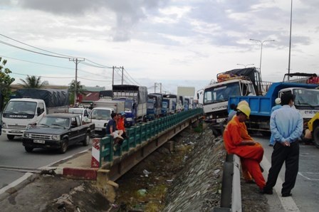 Tông nhau liên hoàn, 6 ô tô hư hỏng nặng - 5