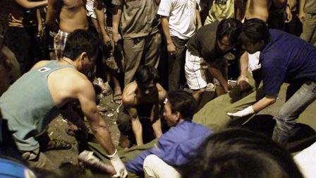 Phát hiện xác thiếu nữ đang phân hủy dưới kênh - 1